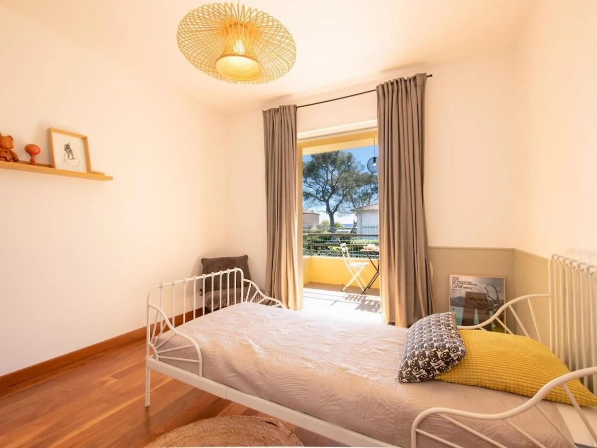 115M2 Avec Un Apercu Mer Et Proche Du Centre Saint-Raphael  Apartment
