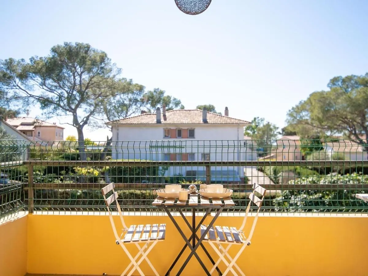 115M2 Avec Un Apercu Mer Et Proche Du Centre Saint-Raphael